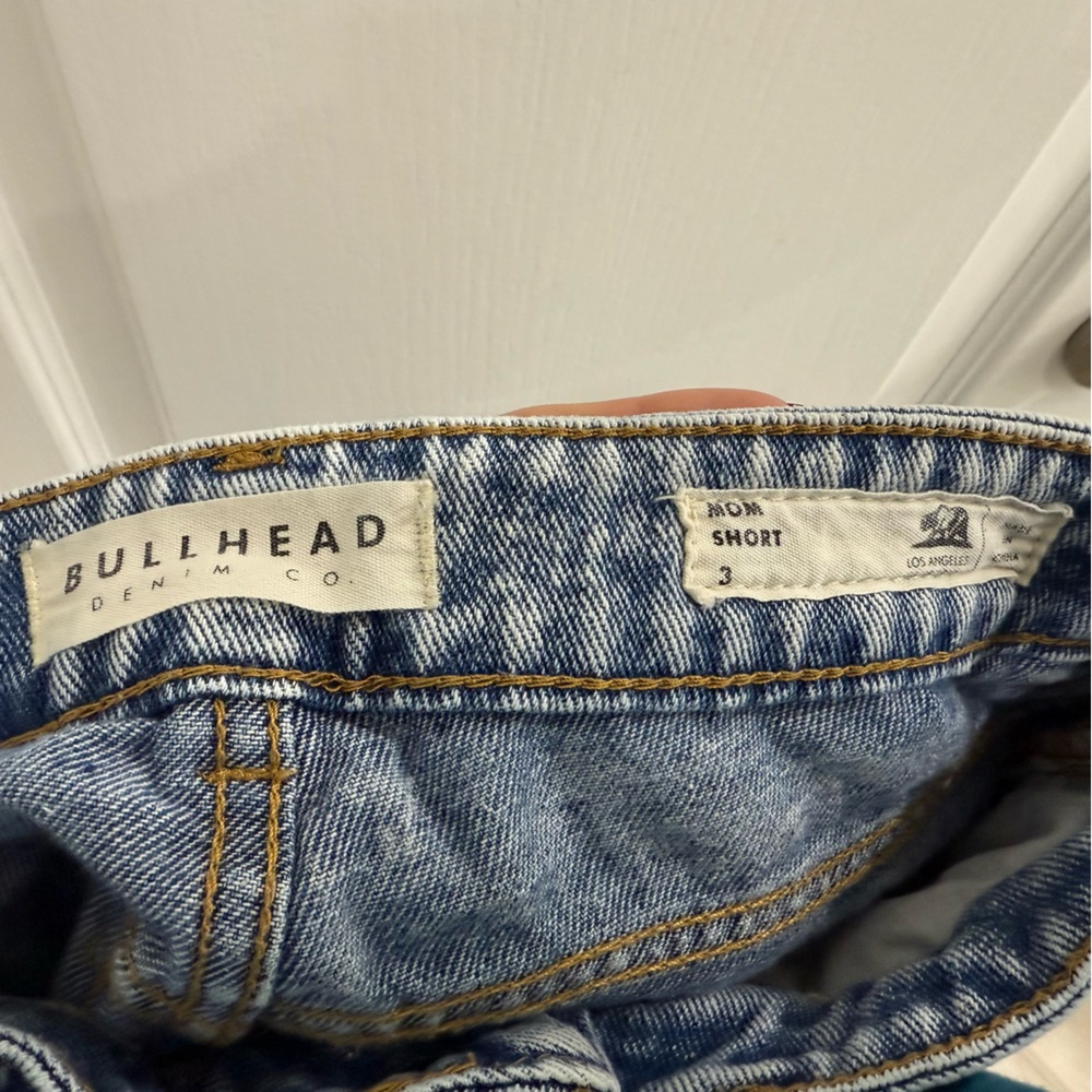 Bullhead High Rise Mom Short Denim Blue Women's Size 3 - Picture 3 of 4